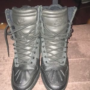 Women's Nike boots